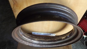 заваренные отверстия от заклёпок.