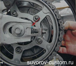 Проверка цепи оттяжкой её от звёздочки.